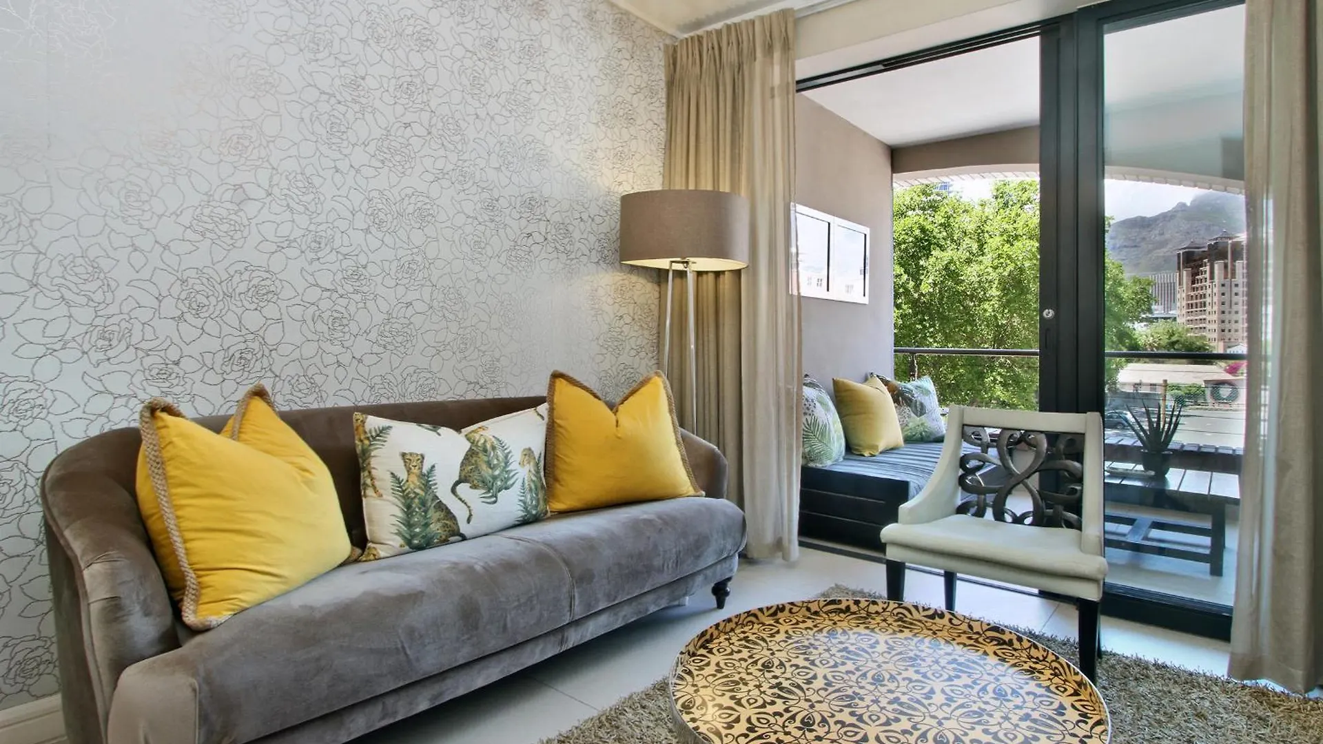 Luxury Apartments In The Rockwell, Close To The V&A Waterfront Cape Town