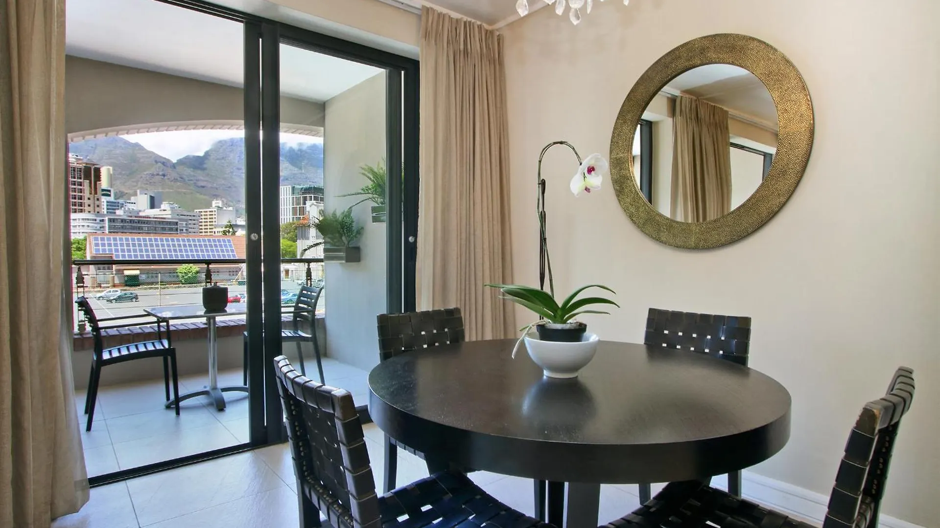 Luxury Apartments In The Rockwell, Close To The V&A Waterfront Cape Town