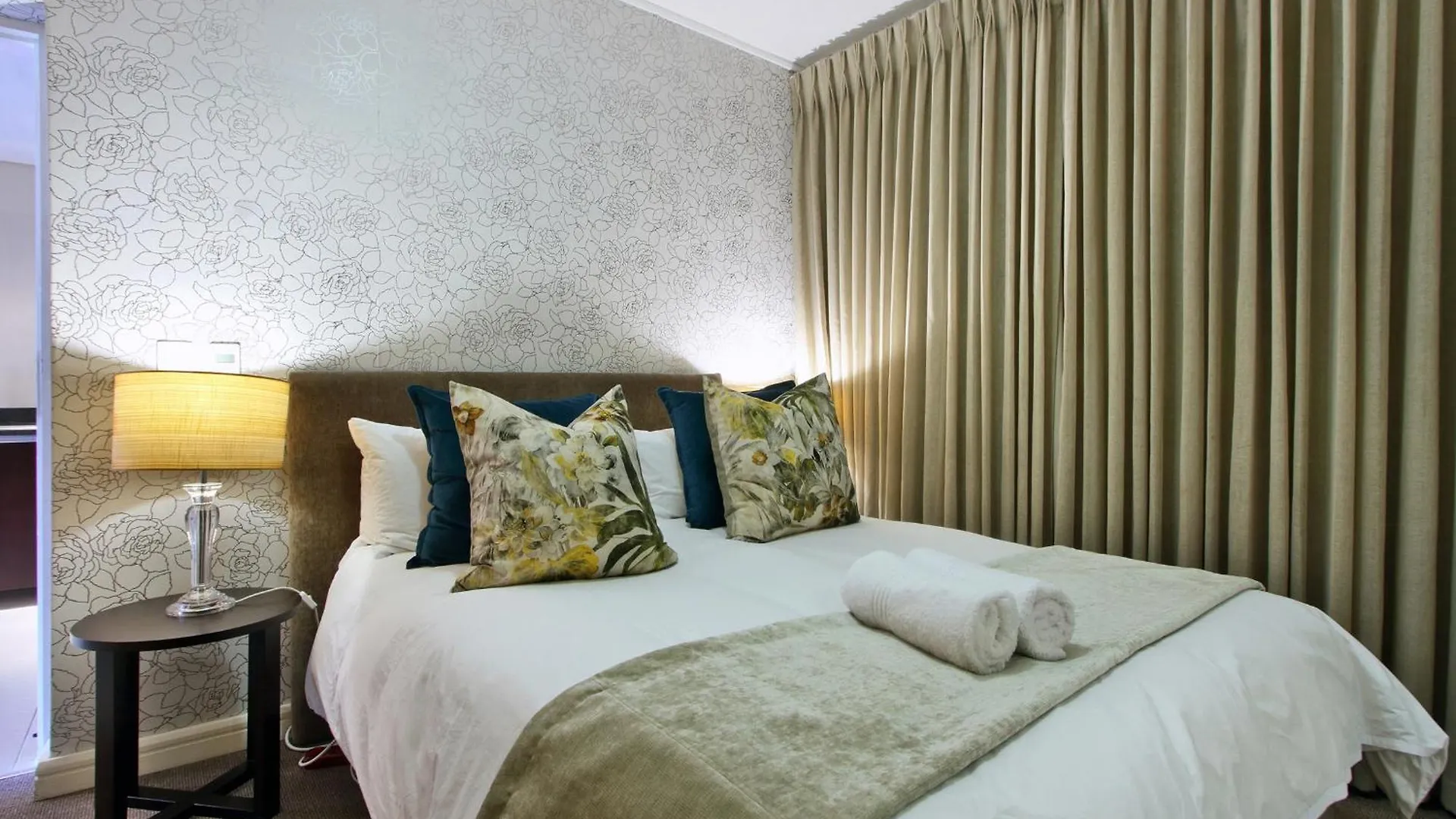 Luxury Apartments In The Rockwell, Close To The V&A Waterfront Cape Town