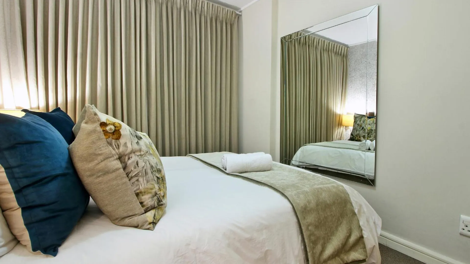Luxury Apartments In The Rockwell, Close To The V&A Waterfront Cape Town